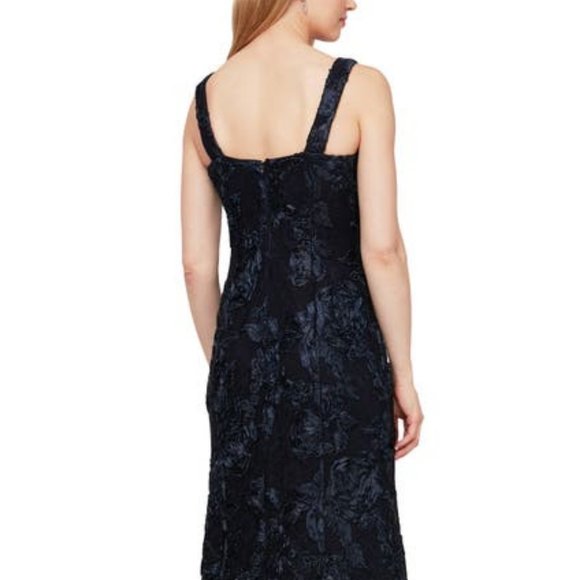 🌟SLNY || Sweetheart Neck Soutache Lace Gown - Picture 3 of 16